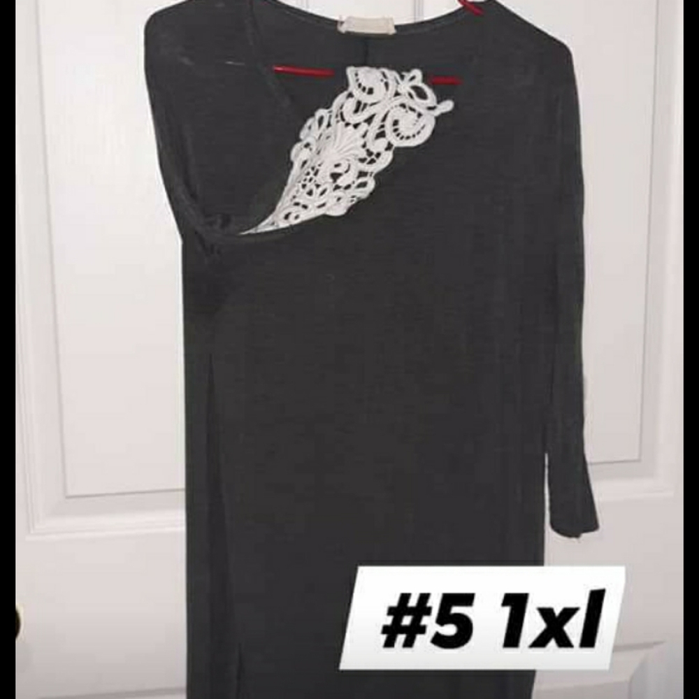 Tunic top with details on sleeve
